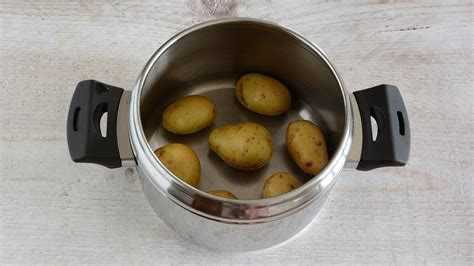 Patate in pentola a pressione