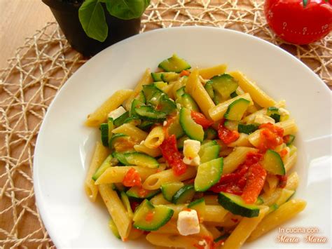 Penne con zucchine e peperoni