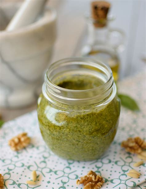 Pesto di noci e basilico