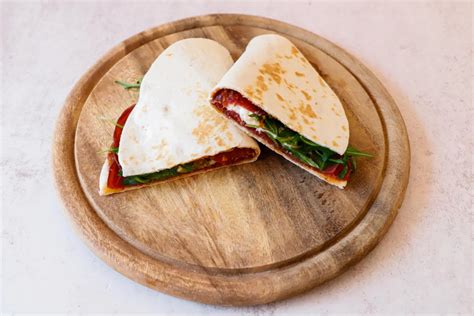 Piadina Salame e Stracchino Farcita