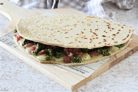 Piadina con salsiccia