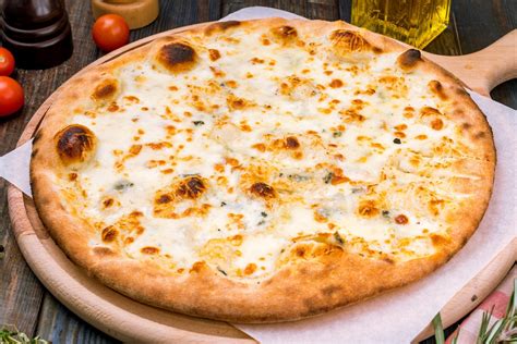 Pizza 4 Formaggi con Salsiccia