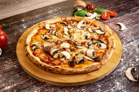 Pizza Rustica con Funghi