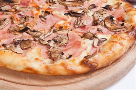 Pizza Salame Piccante e Funghi