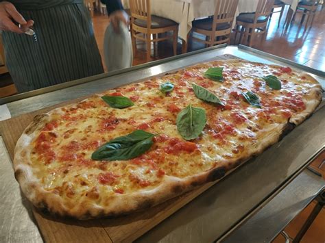 Pizza al metro da Gigino