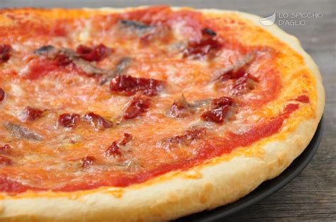 Pizza con Alici e Pomodori Secchi