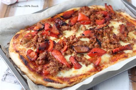 Pizza con Crema di Peperoni e Salsiccia