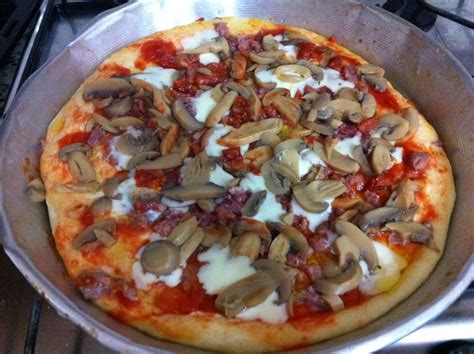 Pizza con Funghi e Salsiccia