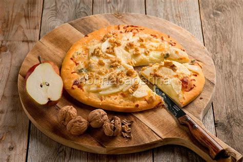 Pizza con Gorgonzola e Pere