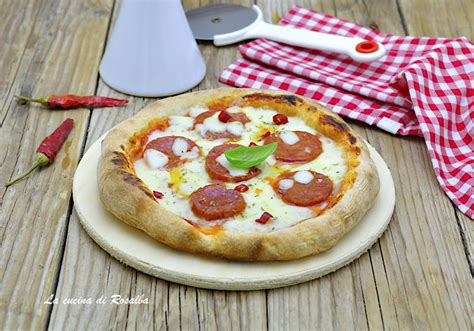 Pizza con Salame Piccante e Salsiccia