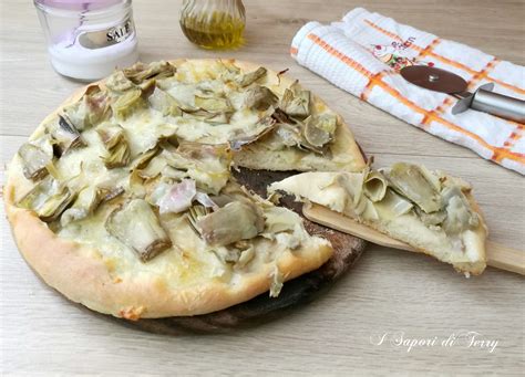 Pizza con carciofi e guanciale