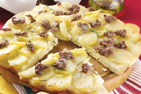 Pizza con patate e salsiccia