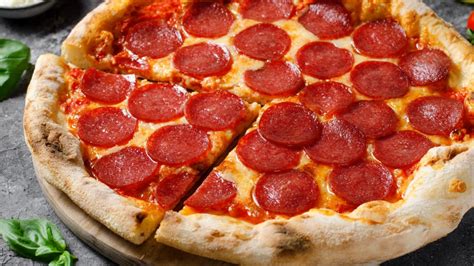 Pizza con peperoni