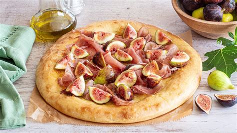 Pizza con prosciutto e fichi