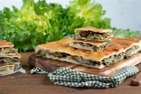 Pizza di scarola cotta