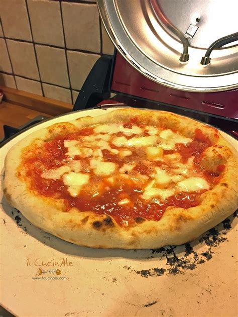 Pizza fatta in casa con fornetto Ferrari