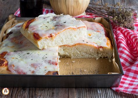 Pizza in Teglia Alta e Soffice