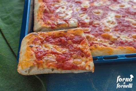 Pizza in teglia con lievito madre
