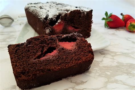 Plumcake con Yogurt alla Fragola e Cioccolato