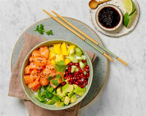 Poke Bowl con Salmone, Avocado e Mango