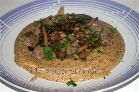 Polenta Taragna con Salsiccia e Funghi