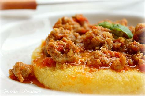 Polenta con Salsiccia al Sugo