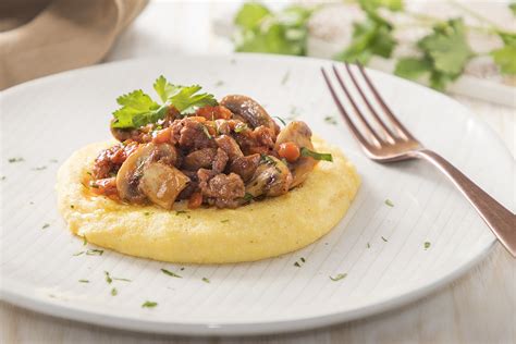 Polenta con funghi e salsiccia