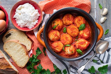 Polpette di Ricotta al Sugo