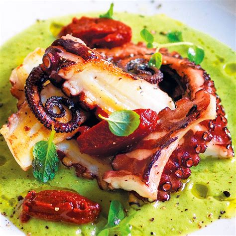 Polpo arrostito su crema di zucchine