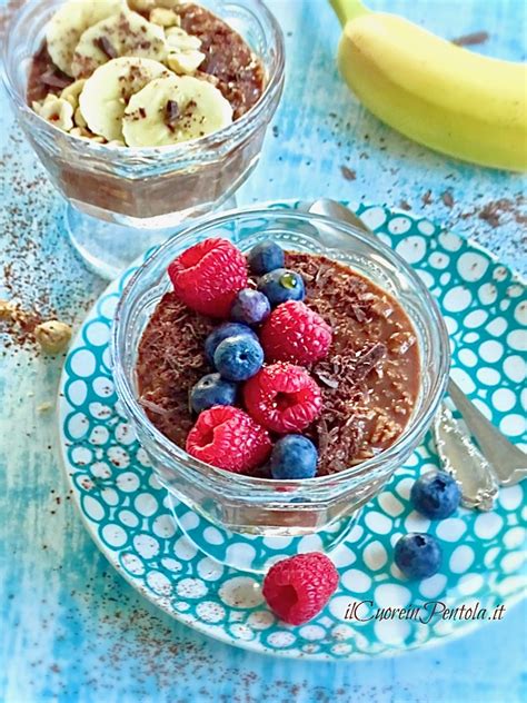 Porridge con cremina al cacao e frutta fresca