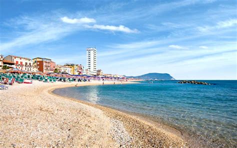 Porto Recanati e il Monte Conero
