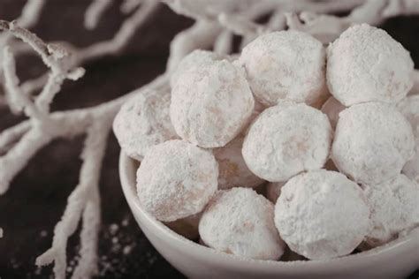 Preparazione Biscotti Palla di Neve