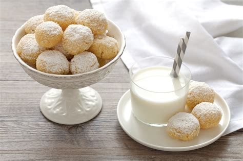 Preparazione Biscotti al Cocco