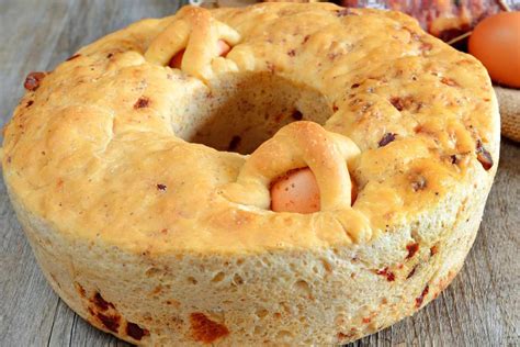 Preparazione Casatiello Napoletano