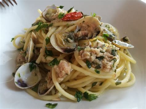 Preparazione Spaghetti Tonno e Vongole