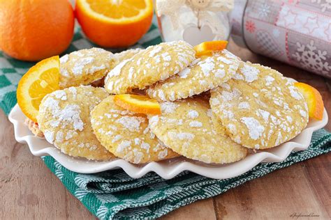 Preparazione biscotti all'arancia