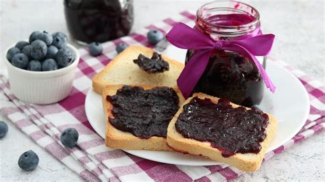 Preparazione confettura di mirtilli