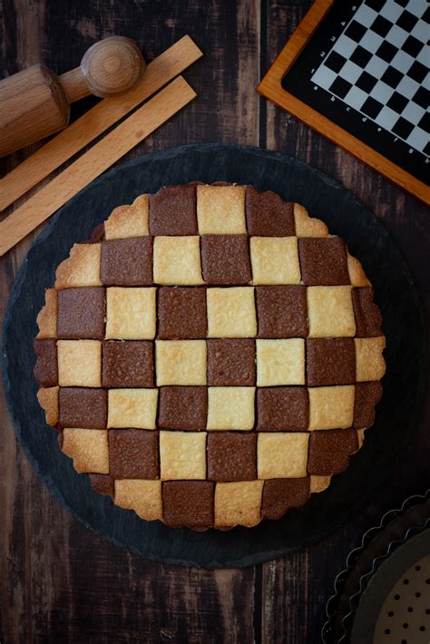 Preparazione crostata a scacchiera