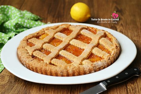 Preparazione crostata di marmellata