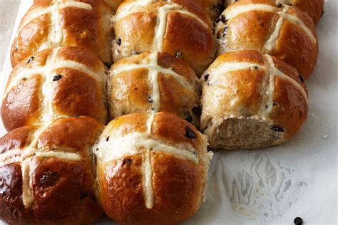 Preparazione degli Hot Cross Buns