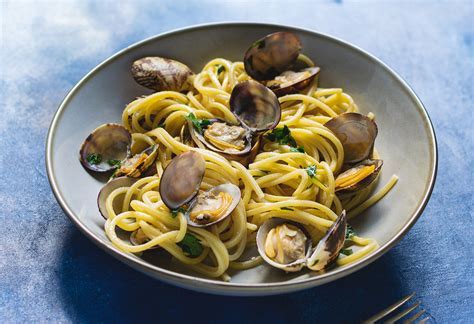 Preparazione degli Spaghetti alle Vongole