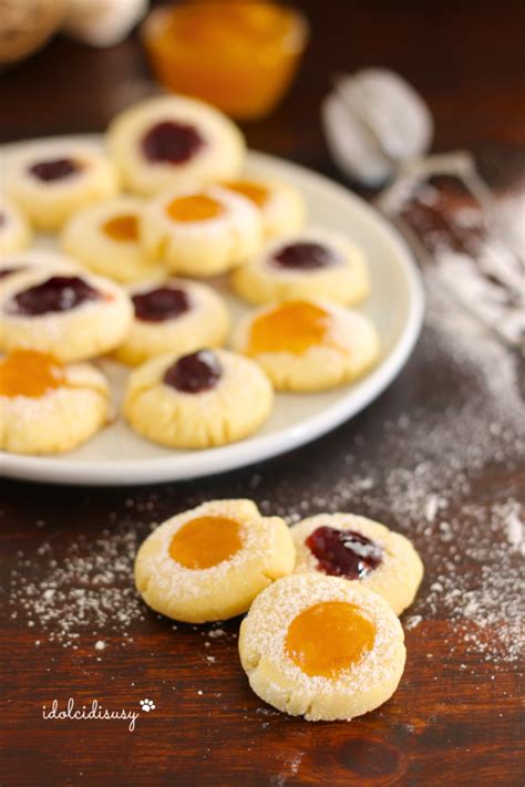 Preparazione dei Biscotti al Burro e Marmellata