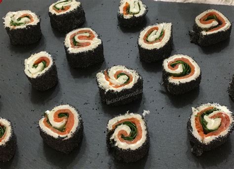 Preparazione del finto sushi di pancarrè