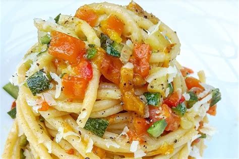 Preparazione del ragù di verdure