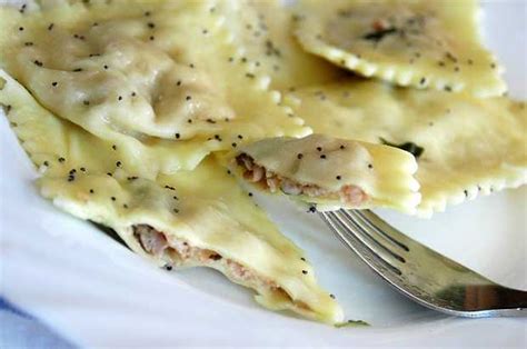 Preparazione del ripieno dei ravioli