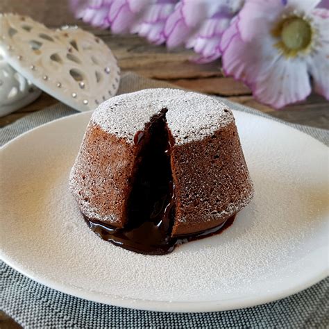 Preparazione del tortino al cioccolato