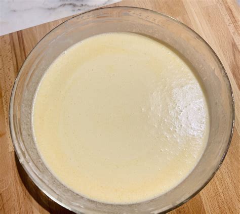 Preparazione della pastella per crepes