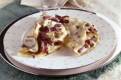 Preparazione delle Crêpes al Radicchio