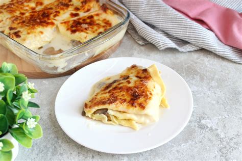 Preparazione delle crespelle con ripieno
