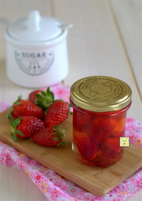 Preparazione delle fragole sciroppate